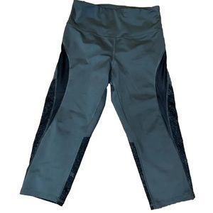 Women Champion Athletic Capri Pants  Work-Out Running‎ Size L